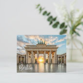 Carte Postale Porte de Brandebourg, Berlin, Allemagne (Debout devant)