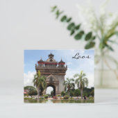 Carte Postale porte de la victoire de Patuxai (Debout devant)