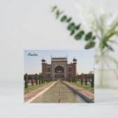 Carte Postale porte du taj (Debout devant)