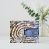 Carte Postale Porte d'une église (Bravaes) du XIe siècle (Debout devant)