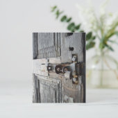 Carte Postale Porte en bois (Debout devant)