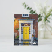 Carte Postale Porte jaune à Dublin (Debout devant)