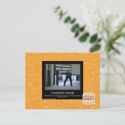 Carte Postale Porte perdue (Debout devant)