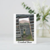 Carte Postale Porte tordue (Debout devant)