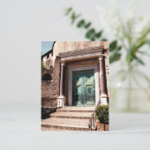 Carte Postale Porte verte (Debout devant)