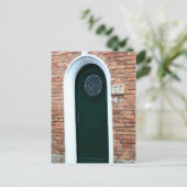 Carte postale Porte verte (Debout devant)