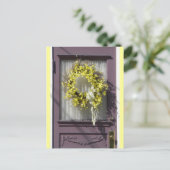 Carte postale porte violette (Debout devant)