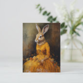 Carte Postale Portrait de lapin en robe jaune (Debout devant)