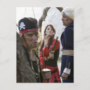 Carte Postale Portrait de pirates tenant et menaçant