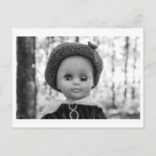 Carte Postale Portrait de poupée - Poupée qui cligne de l'œil