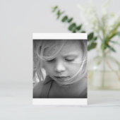Carte Postale Portrait Fille Visage noir et blanc (Debout devant)