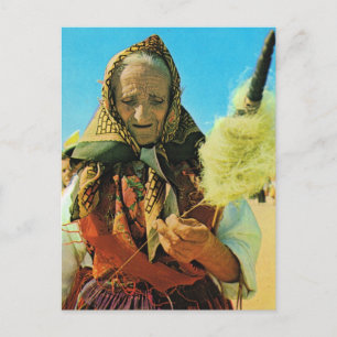 Carte Postale Portugal vintage, Minho, vieille dame filant