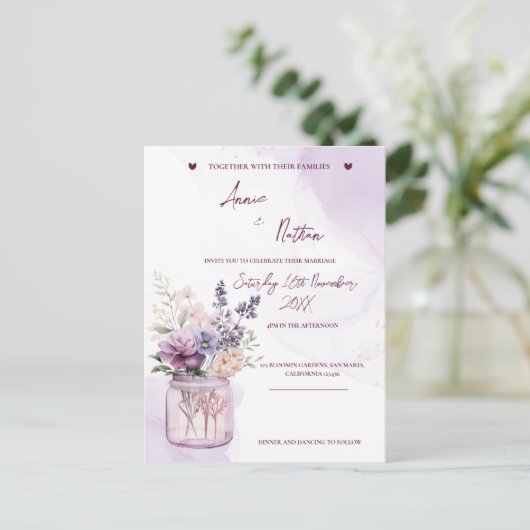 Carte Postale Poser Des Fleurs Violettes Dans Mason Jar Mariage  (Debout devant)