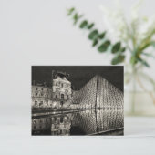 Carte Postale Postcard The Louvre Pyramid In Black / White Paris (Debout devant)