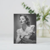 Carte Postale Poster une femme dans Studio (Debout devant)
