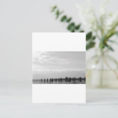 Carte Postale Posts Black and White Sky (Debout devant)