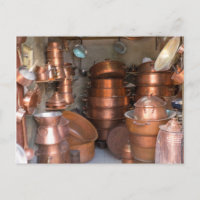 Pots en cuivre au marché