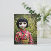 Carte Postale Poupée dans la forêt (Debout devant)