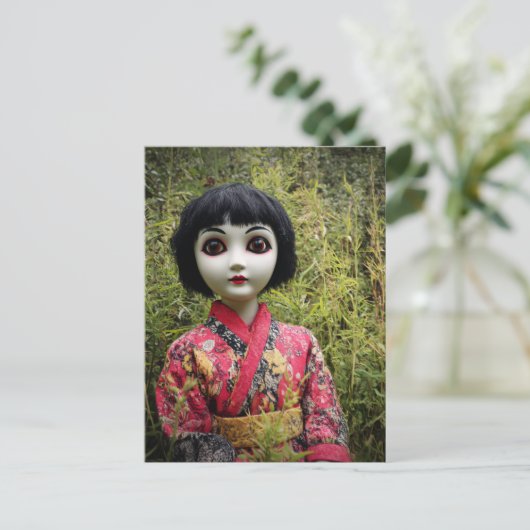 Carte Postale Poupée dans la forêt (Debout devant)