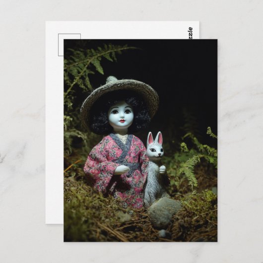 Carte Postale Poupée dans la forêt de Mossy avec un lapin (Devant / Derrière)