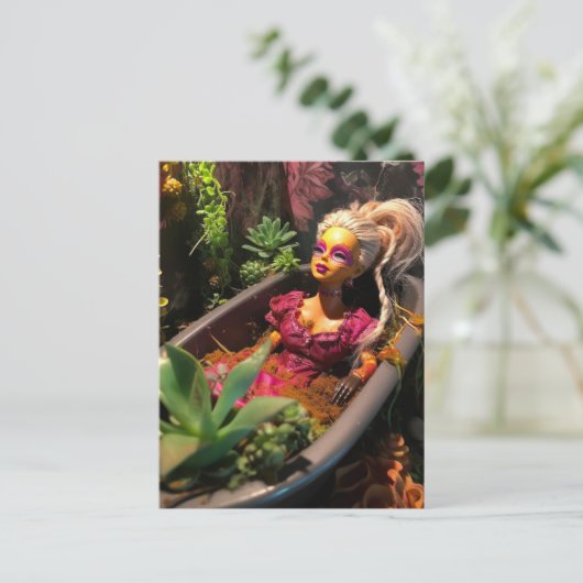 Carte Postale Poupée dans une baignoire d'art Plante amusant Gar (Debout devant)