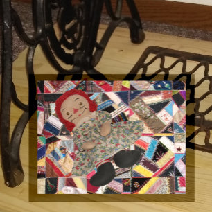 Carte Postale Poupée dérapante sur couette folle antique