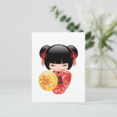 Carte Postale Poupée Rouge Sakura Kokeshi - Cute Geisha (Debout devant)