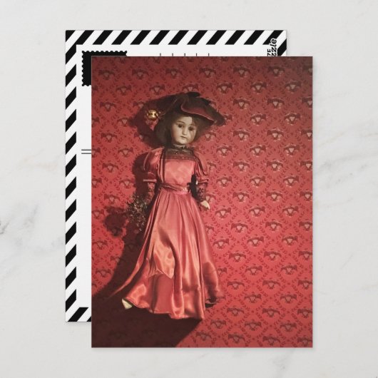 Carte Postale poupée sur un mur (Devant / Derrière)