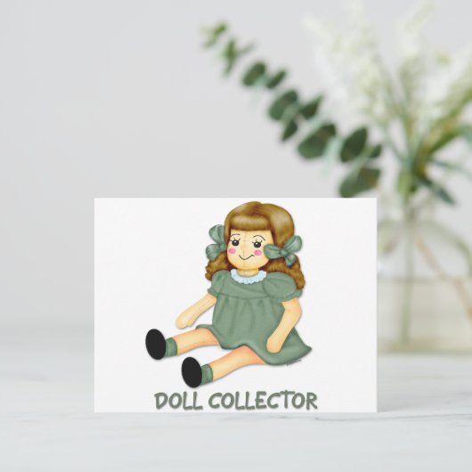 Carte Postale Poupée verte (Debout devant)