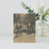 Carte postale pour deux enfants tziganes (Debout devant)