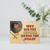 Carte Postale Pourquoi le poulet a-t-il traversé la route? (Debout devant)