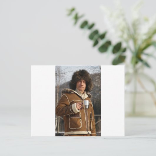 Carte Postale Poutine boit ! (Debout devant)