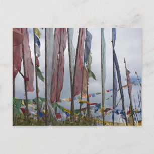 Carte Postale Praying flag poles in mountain, Yotongla Pass
