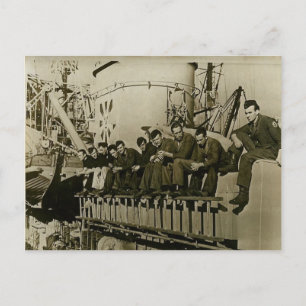 Carte Postale Première Guerre mondiale, marins allemands se rela