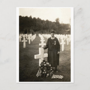 Carte Postale Première Guerre mondiale Mère américaine à sa tomb