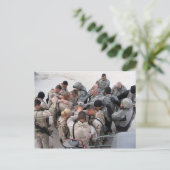 Carte Postale Prière de soldats des USA (Debout devant)