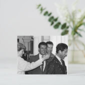 Carte Postale Princesse Diana Prince Charles bouteille à prop dr (Debout devant)