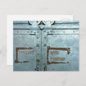 Carte Postale Procéder avec prudence porte industrielle gris ble (Devant / Derrière)