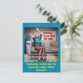 CARTE POSTALE " PROCESSUS DE RETRAITE AU BUREAU DES SOUS-FONCTIO (Debout devant)