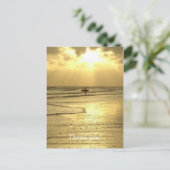 Carte Postale Profiter de la plage au coucher du soleil (Debout devant)