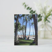 Carte Postale Profiter de la plage de Waikiki (Debout devant)