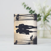 Carte Postale Promenade au coucher du soleil du couple en silhou (Debout devant)