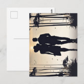 Carte Postale Promenade au coucher du soleil du couple en silhou (Devant / Derrière)