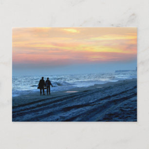 Carte Postale Promenade des amoureux au coucher du soleil sur la