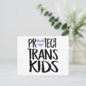 CARTE POSTALE PROTÉGER LES ENFANTS TRANS (Debout devant)