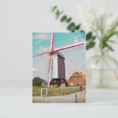 Carte Postale Publier une usine dans une ferme (Debout devant)