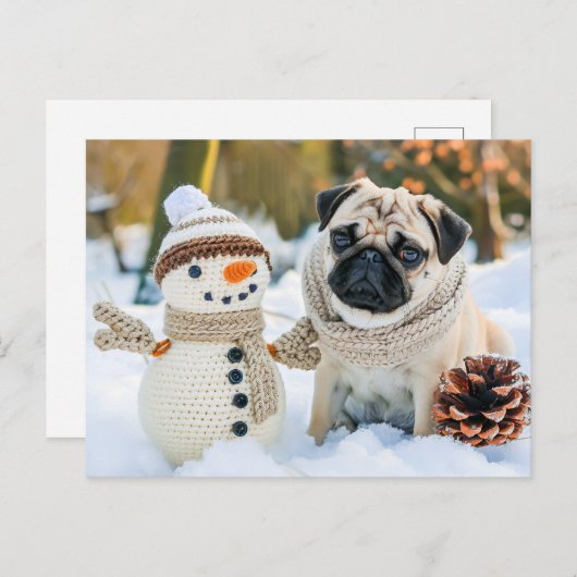 Carte Postale Pug Sitting Next to Snowman (Devant / Derrière)