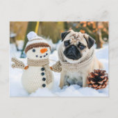 Carte Postale Pug Sitting Next to Snowman (Devant)