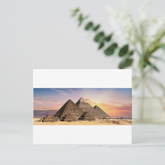 Carte Postale pyramides (Debout devant)
