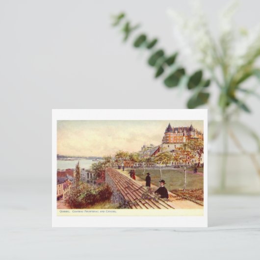 Carte postale, Québec, Château Frontenac (Debout devant)